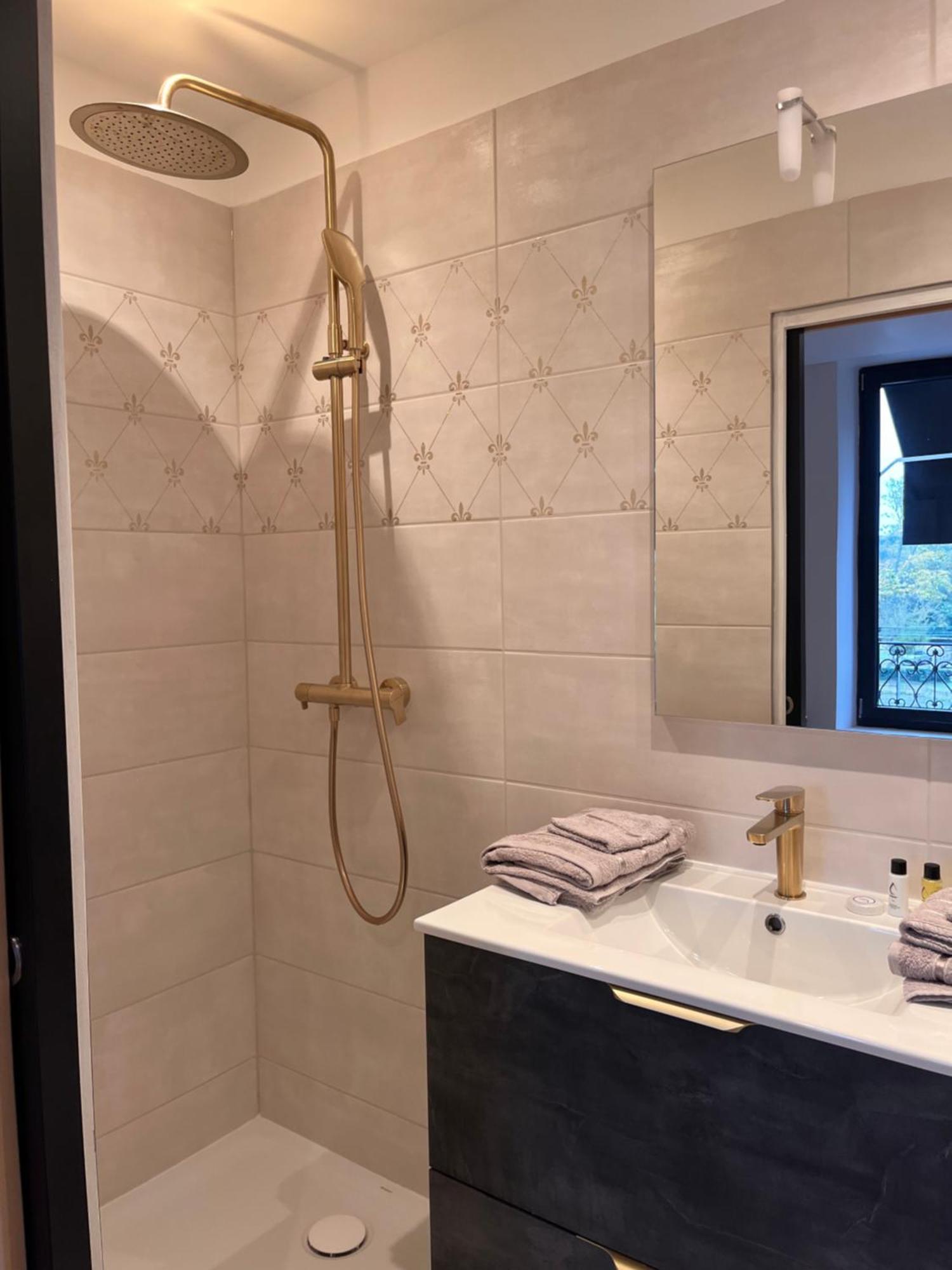 Hdg Hotel Gare De L'Isle Adam Appart'S Hotel Parmain Dış mekan fotoğraf