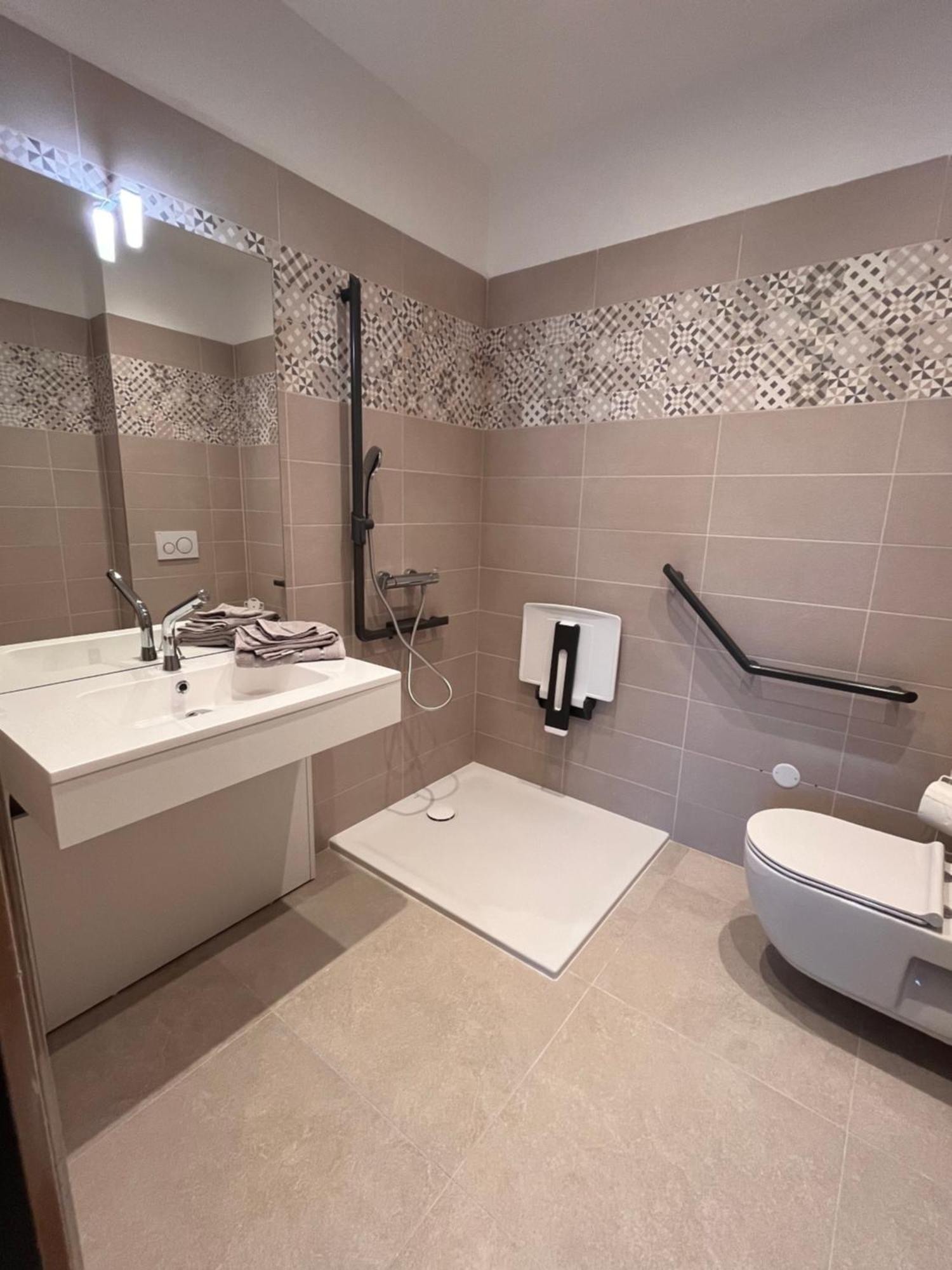 Hdg Hotel Gare De L'Isle Adam Appart'S Hotel Parmain Dış mekan fotoğraf